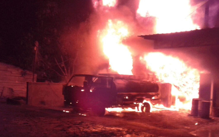 Mobil tangki juga terbakar 