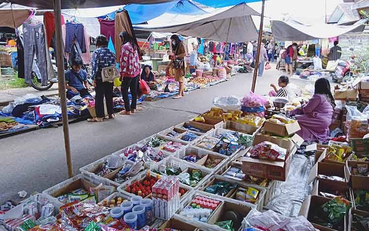 Suasana Pasar Tamiang Layang