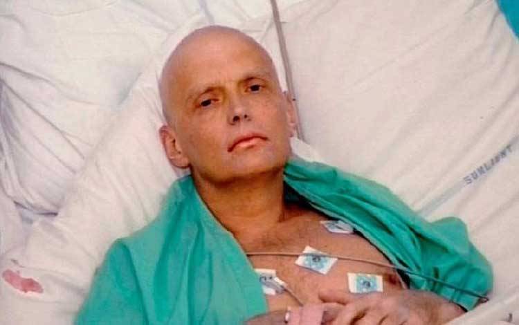 Mantan intelijen Rusia yang kemudian bekerja untuk intelijen Inggris, MI6 , Alexander Litvinenko, sekarat karena terkena racun radioaktif polonium-210 dan dirawat di Inggris. [Novinky.cz]