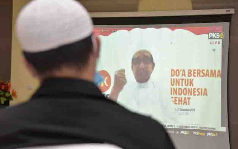 Ketua Majelis Syuro Partai Keadilan Sejahtera (PKS) Habib Salim Segaf Aljufri dalam acara Doa Bersama untuk Indonesia Sehat, yang digelar DPP PKS secara daring, Kamis (31/12) malam. (foto : HO-Dok Humas PKS)