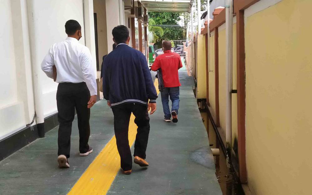 Kuasa hukum Balai Pengamanan dan Penegakan Hukum Lingkungan Hidup dan Kehutanan Wilayah Kalimantan Seksi Wilayah I Palangka Raya menolak memberikan keterangan kepada wartawan.