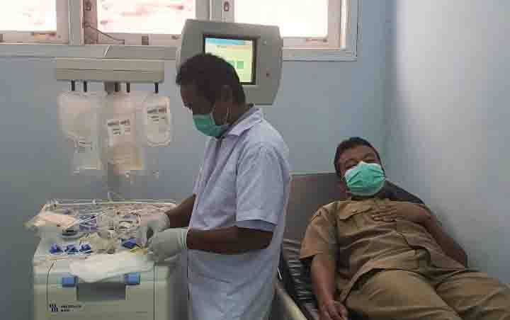 Eks pasien covid-19 mendonorkan plasma konvalesen di RSUD Sultan Imanuddin Pangkalan Bun.