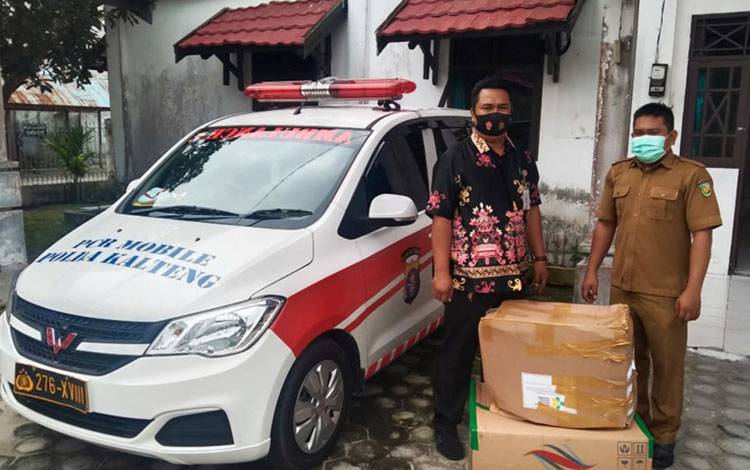 Rumkit Bhayangkara Tingkat III Palangka Raya menerima bantuan APD untuk tenaga medis dari Dinkes Provinsi Kalteng.