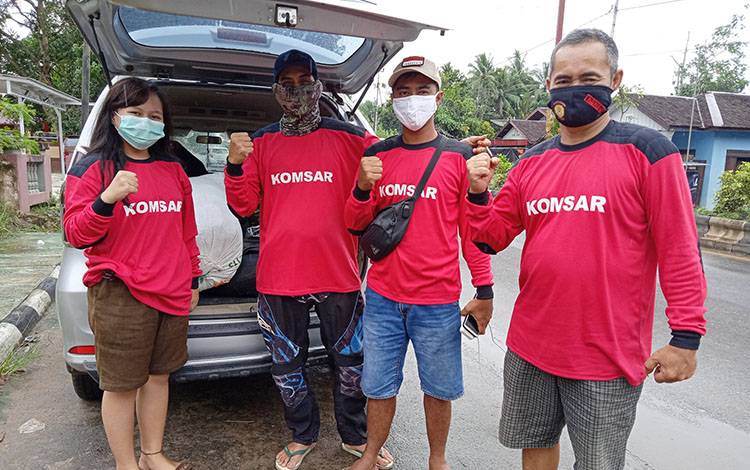 Relawan Komsar berangkat ke Barabai untuk membantu korban bencana banjir.