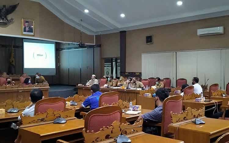 Rapat dengar pendapat antara Komisi IV DPRD Kotawaringin dengan Pemkab Kotim serta pihak terkait