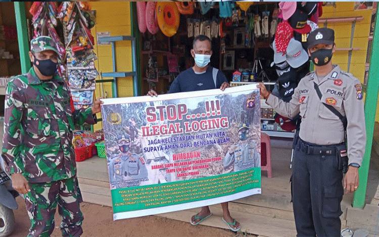 nggota Polsek Marikit bersama TNI melakukan sosialisasi kepada warga untuk tidak melakukan kegiatan ilegal mining dan illegal logging.