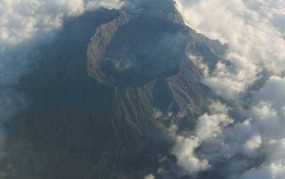 Gunung Raung. (foto : Wikipedia.org)