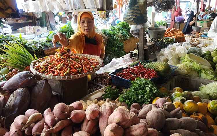 Harga cabe dan sayuran lainnya mengalami kenaikan di Pasar Sayur dan Ikan Kuala Pembuang.