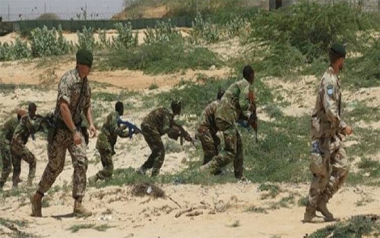 Sumber resmi Somalia menyebutkan pasukan komando yang dilatih AS, telah menyerbu sejumlah besar basis Al-shabaab di kawasan Galgaduud, yang menewaskan sedikitnya 15 militan. (mareeg.com)