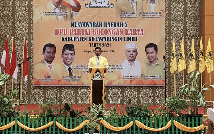  Bupati Kotim Supian Hadi saat menyampaikan sambutan pada Musda Ke-10 DPD Partai Golkar Kotim.