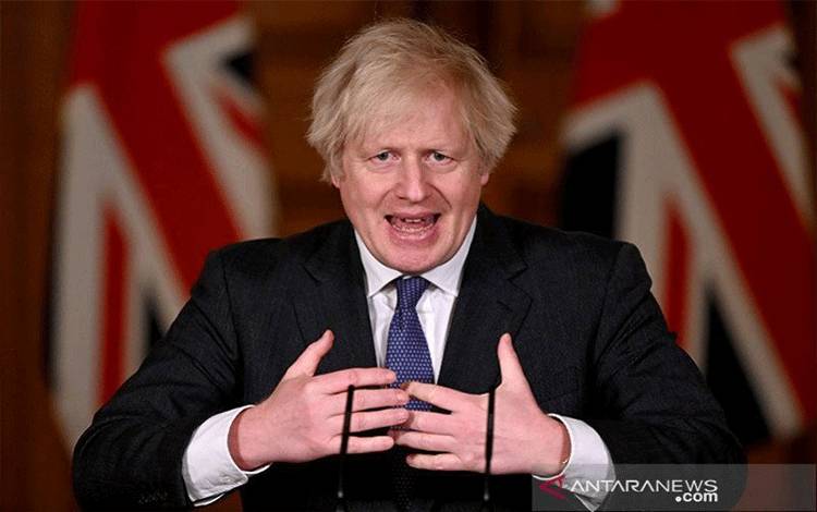 Perdana Menteri Inggris Boris Johnson berbicara di 10 Downing Street, London, Inggris, 22/1/2021, soal penanganan virus corona. (ANTARA/Leon Neal/Pool via REUTERS/File Photo/tm)