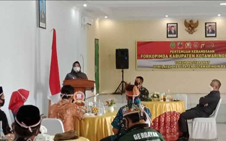 Bupati Kobar Nurhidayah saat menyampaikan sambutan dalam kegiatan silaturahmi kebangsaan di Makodim 1014 Pangkalan Bun, Kamis, 4 Februari 2021.