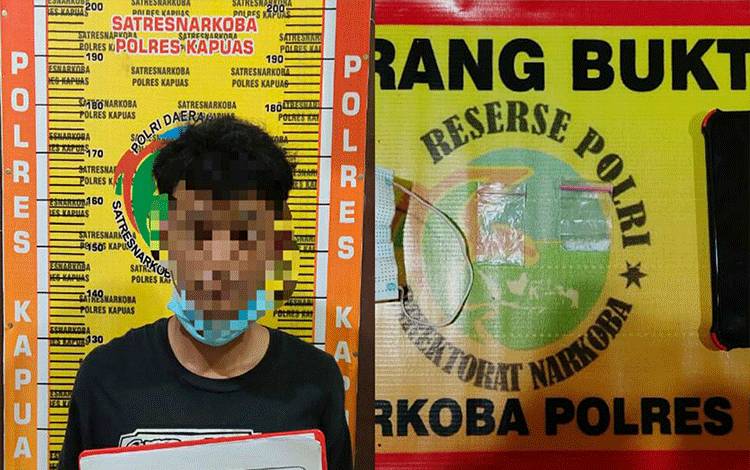 Terduga pelaku kasus sabu dan barang bukti diamankan Satresnarkoba Polres Kapuas