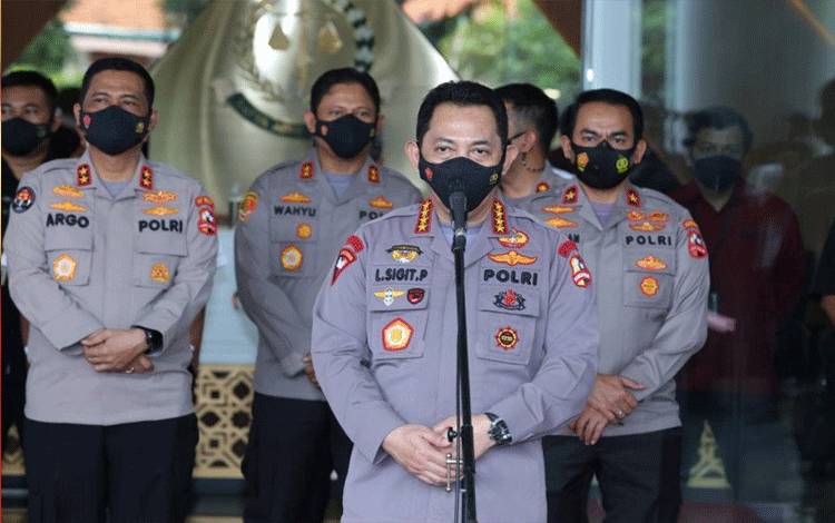 Kapolri Jenderal Pol. Listyo Sigit Prabowo (tengah). ANTARA/HO-Polri