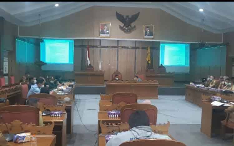 Rapat pembahasan Raperda RDTR di DPRD Kotawaringin Timur