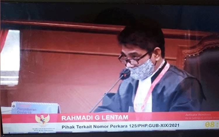 Rahmadi G Lentam selaku kuasa hukum Sugianto Sabran - Edy Pratowo saat sidang di MK