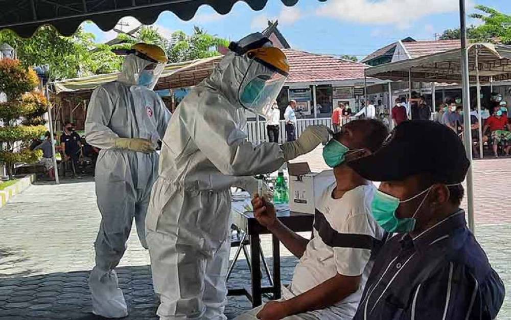 Pelaksanaan rapid test antigen di Kotawaringin Barat. (foto : dok.borneonews)