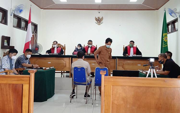 Sidang perdata antara PT BCL dan PT ABC di Pengadilan Negeri Tamiang Layang.