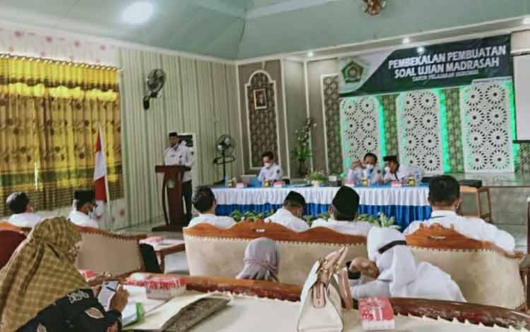 Suasana saat Kemenag Kapuas menggelar pembekalan pembuatan soal Ujian Madrasah pada Rabu 24 Februari 2021.