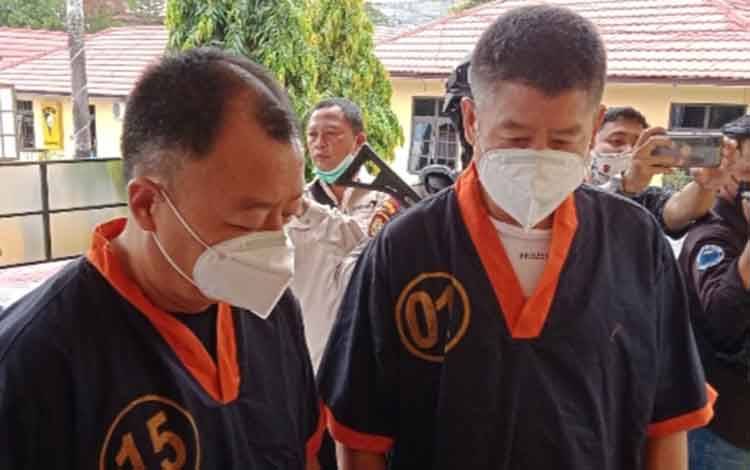 Dua WNA asal Provinsi Hunan, China yaitu Yin Zhejun dan Xiao Weiting, pelaku illegal mining di Desa Sambi, Kecamatan Arut Utara