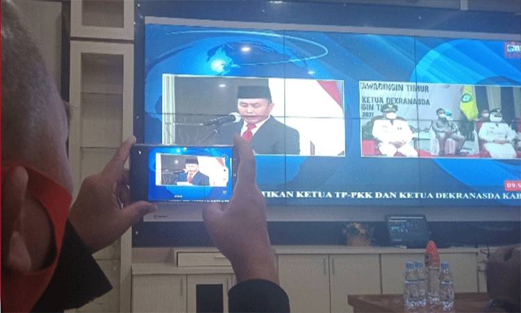Gubernur Kalteng Sugianto Sabran melantik Bupati dan Wakil Bupati Kotim terpilih periode 2021 - 2024 secara daring, Jumat, 26 Februari 2021.