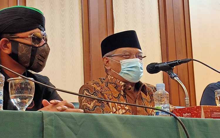 Ketua Umum PBNU KH Said Aqil Siradj saat menggelar konferensi pers soal pencabutan sebagian lampiran Perpres Nomor 10 Tahun 2021 tentang Bidang Usaha Penanaman Modal di Kantor Pusat PBNU, Jakarta