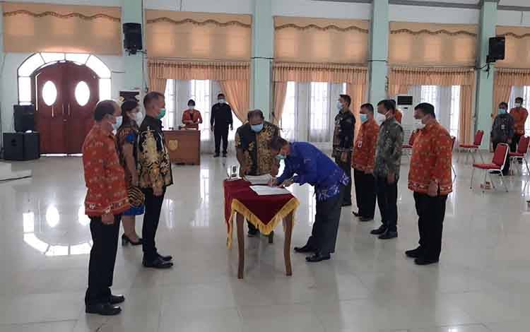 Penandatanganan Dokumen Pakta Integritas, Pencanangan Pembangunan Zona Integritas di Kabupaten Gunung Mas