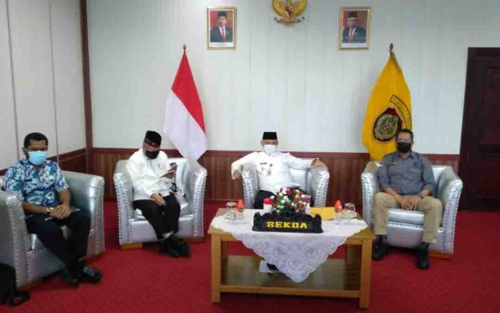 Sekertaris Daerah (Sekda) Kalimantan Tengah (Kalteng), Fahrizal Fitri bersama tim Kalteng.