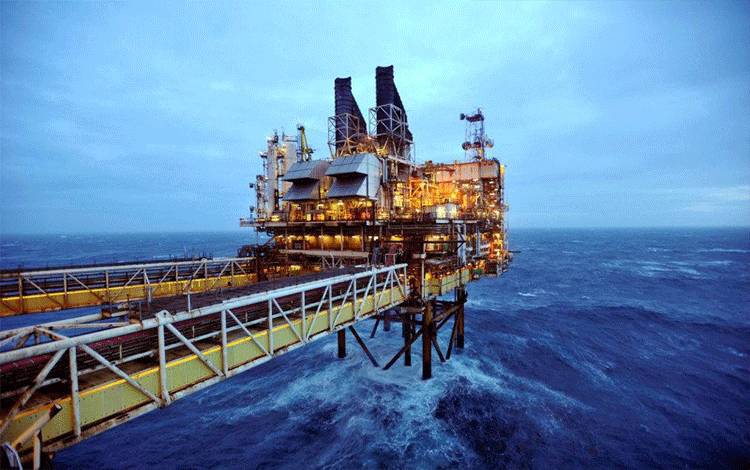 Ilustrasi: Lapangan minyak BP Eastern Trough Area Project (ETAP) di North Sea. (REUTERS/Andy Buchanan)