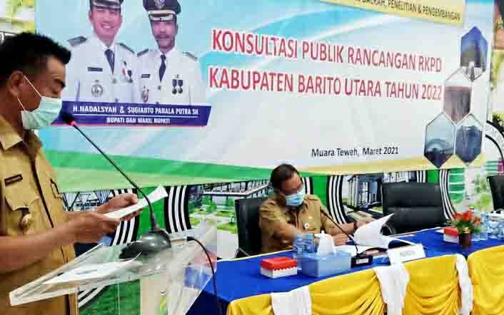 Wakil Bupati Barito Utara, Sugianto Panala Putra saat menyampaikan sambutan dan memberikan arahan pada forum konsultasi publik RKPD tahun 2022 di Aula Bappeda Litbang, Senin, 8 Maret 2021.