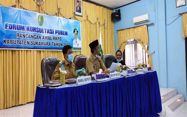 Bupati Sukamara, Windu Subagio mengikuti acara forum konsiltasi publik RKPD 2022