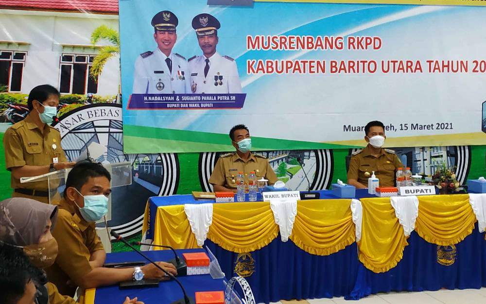 Kepala Bappeda Litbang, Barito Utara, Muhlis saat menyampaikan laporan Musrenbang RKPD tahun 2022, Senin, 15 Maret 2021.