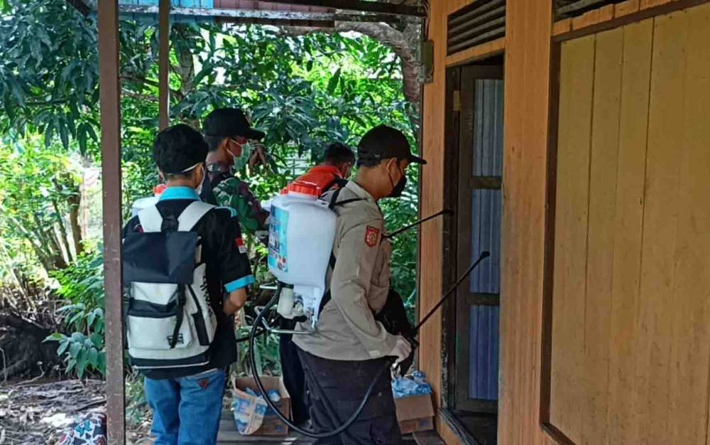 Pemerintah Kelurahan Panamas bersama Tim Satgas Kecamatan lakukan penyemprotan disinfektan