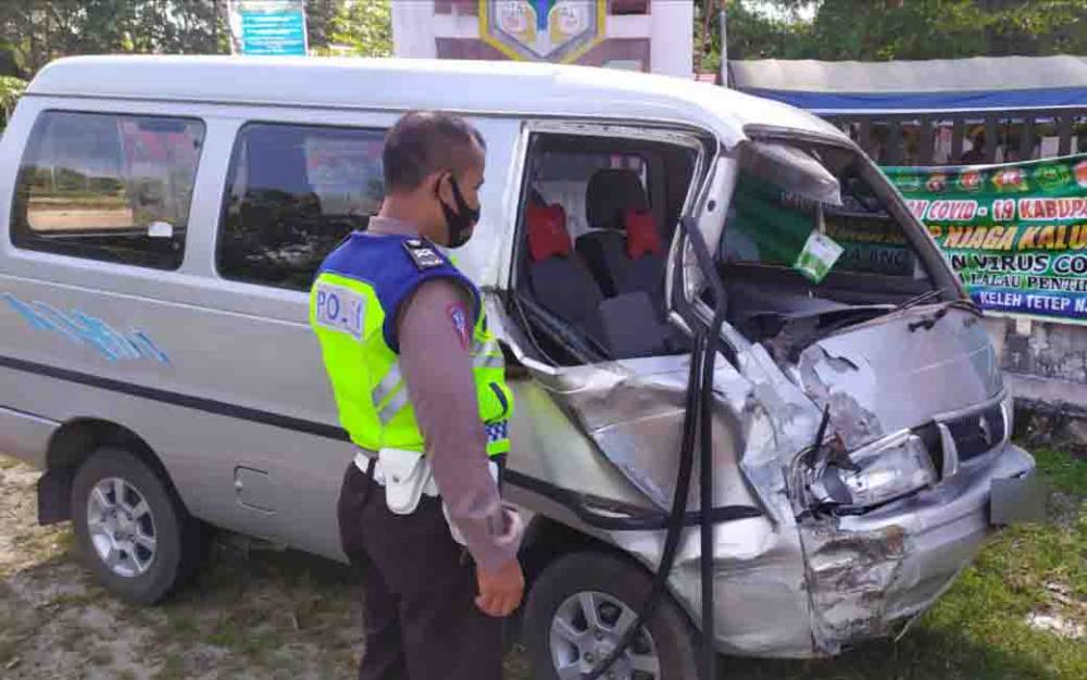 Kecelakaan lalulintas di Jalan Trans Kalimantan wilayah Bukit Batu Katingan menyebabkan dua orang meninggal dunia.