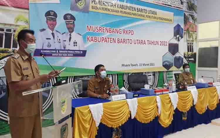 Wakil Bupati Barito Utara, Sugianto Panala Putra saat membacakan stressing bupati sekaligus menutup Musrenbang RKPD tahun 2022.