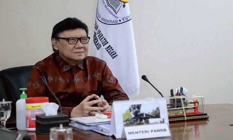 Menteri Pendayagunaan Aparatur Negara dan Reformasi Birokrasi Republik Indonesia Tjahjo Kumolo di Jakarta, Jumat (19/3/2021) mengumumkan seleksi calon aparatur sipil negara akan dibuka pada 2021. (ANTARA/HO-Humas Menpan-RB)