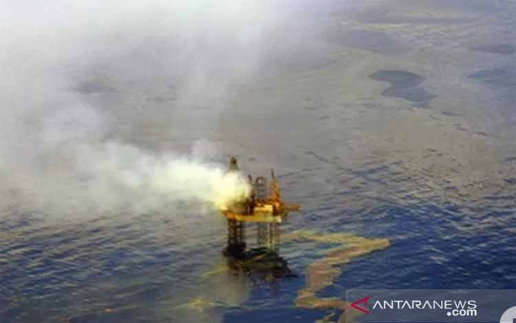 Pencemaran minyak di Laut Timor terjadi akibat meledaknya anjungan minyak Montara pada 21 Agustus 2009