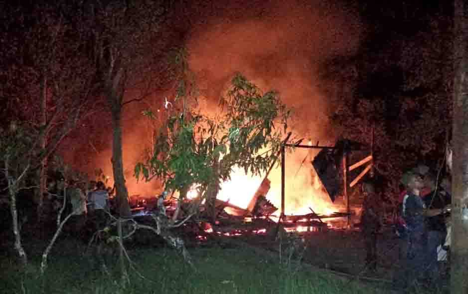 Kebakaran rumah di Desa Basirih Hulu, Kecamatan Mentaya Hilir Selatan.