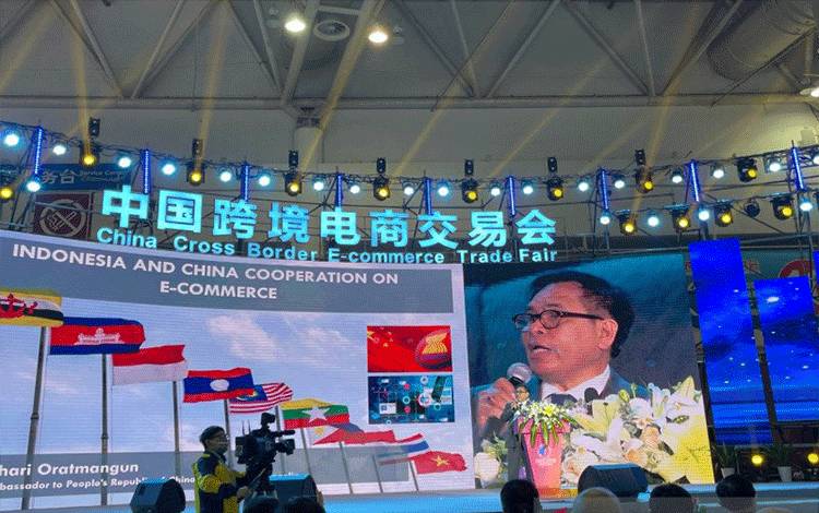 Duta Besar RI untuk China Djauhari Oratmangun saat berbicara dalam Forum Kerja Sama e-Dagang Internasional di Provinsi Fujian, China. ANTARA/HO-KBRI Beijing/mii
