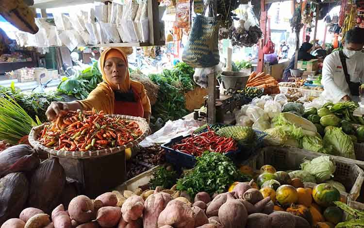 Hingga saat ini harga cabai di Pasar Kuala Pembuang masih terbilang tinggi
