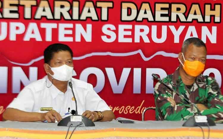 Sekretaris Daerah Kabupaten Seruyan Djainuddin Noor saat mengikuti rakor kesiapan pelaksanaan PPKM Mikro, Rabu, 24 Maret 2021.