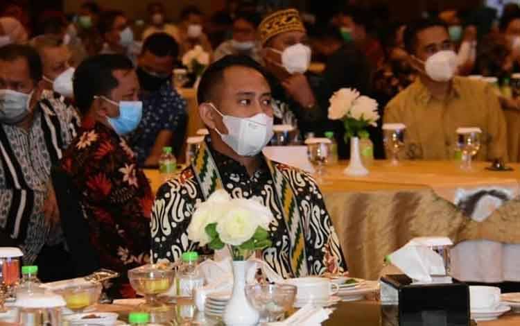 Wali Kota Palangka Raya Fairid Naparin saat mengikuti Raker Komwil V Apeksi Regional Kalimantan di Pontianak, Kamis, 25 Maret 2021.