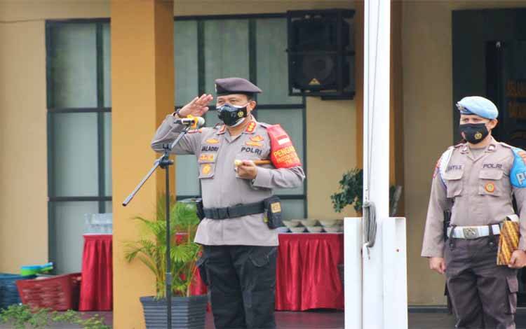 Kapolresta Palangka Raya Kombes Dwi Tunggal Jaladri memimpin upacara Sertijab Kabagops dan 4 kapolsek