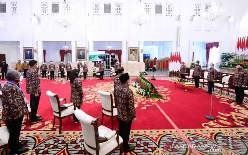 Presiden Joko Widodo (Jokowi) dalam acara Peresmian Pembukaan Musyawarah Nasional V Asosiasi Pemerintah Kabupaten Seluruh Indonesia (APKASI) Tahun 2021 di Istana Negara, Jakarta, Jumat (26/3/2021). (foto : Biro Pers Setpres via ANTARA)