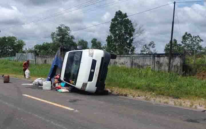 Kecelakaan lalu lintas antara pikap dan mobil terjadi di Jalan Jendral Sudirman Km 13. Dalam insiden itu, 1 orang tewas. 