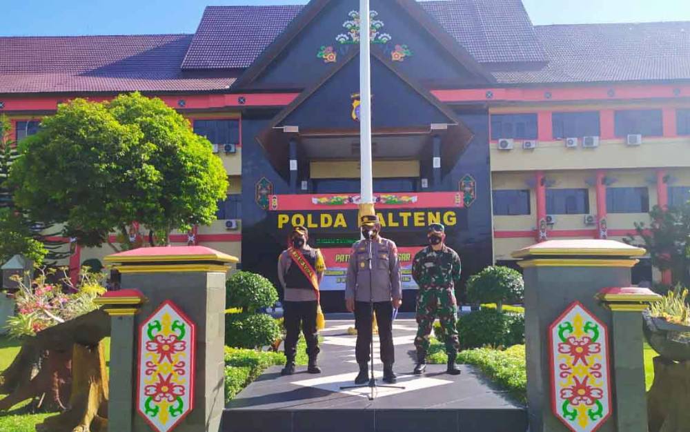 Kabagbinops Roops Polda Kalteng, AKBP Murtiyanto saat memimpin apel patroli skala besar, Jumat sore, 1 April 2021.