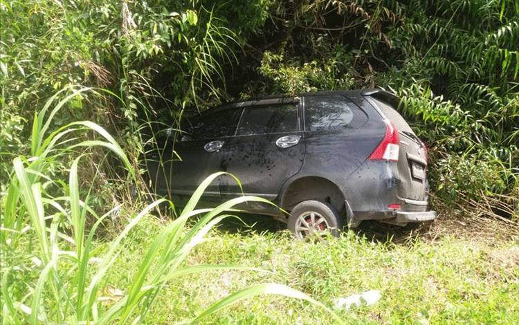 Kecelakaan lalu lintas antara roda empat dan dua terjadi di Jalan Tjilik Riwut Km 8 Kasongan - Sampit.