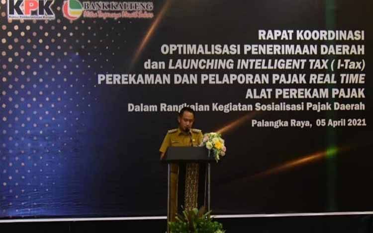 Wali Kota Palangka Raya, Fairid Naparin saat lauching I-tax