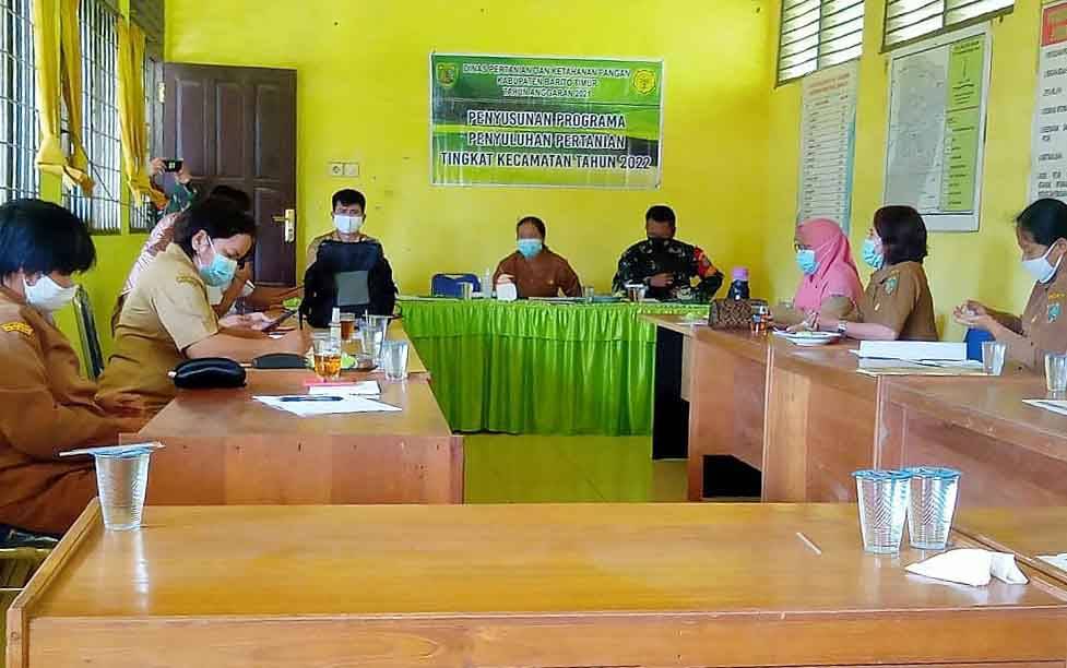Kegiatan penyusunan program penyuluhan pertanian tahun 2022 tingkat Kecamatan Dusun Timur di Balai Desa Jaweten, Selasa, 6 April 2021.