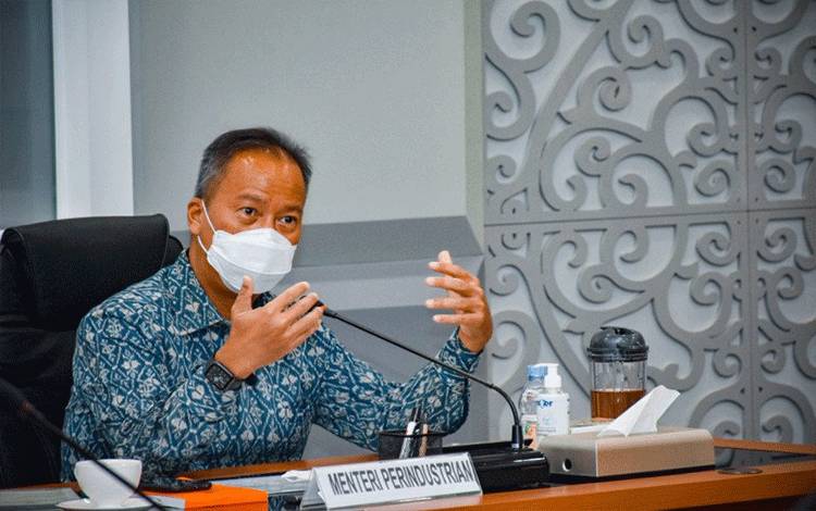 Menteri Perindustrian Agus Gumiwang Kartasasmita saat menggelar konferensi pers di Jakarta, Jumat. (ANTARA/ Biro Humas Kementerian Perindustrian)